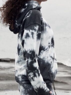 LULULEMON All Yours Hoodie  EARTH DYE Stone Tie Dye Greys SIze 4  Very Cozy! NWT